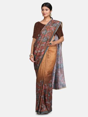 Looking This Traditional Saree Are Fine Saree Paired With Contrasted Blouse.This Saree And Blouse Are Tussar Silk Fabric With Heavy Designer Digital Printed With Diamond Work. Buy This Pretty Saree Now.