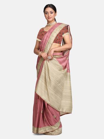 Attrective Look This Partywear Saree Are Fine Saree Paired With Contrasted Blouse.This Saree And Blouse Are Silk Blend Fabric With Designer Digital Printed With Wevon Saree. Buy This Pretty Saree Now.