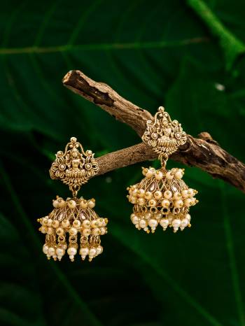 Give An Enhanced Look To Your Personality By Pairing Up This Beautiful Earring Set With Your Ethnic Attire. This Pretty Set Is In Gold Color Beautified With Kundan Work. Buy Now.