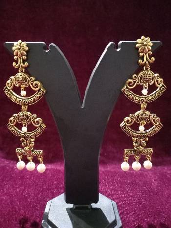 Give An Enhanced Look To Your Personality By Pairing Up This Beautiful Earring With Your Ethnic Attire. This Pretty Set Is In Golden Color Beautified With Oxodised Plating Work. Buy Now.