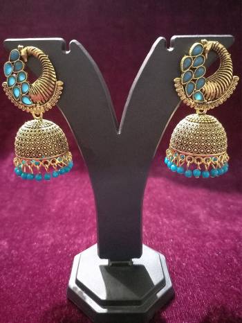 Give An Enhanced Look To Your Personality By Pairing Up This Beautiful Earring With Your Ethnic Attire. This Pretty Set Is In Golden Color Beautified With Oxodised Plating Work. Buy Now.