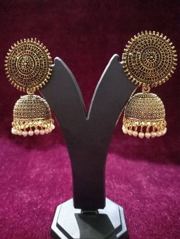 Give An Enhanced Look To Your Personality By Pairing Up This Beautiful Earring With Your Ethnic Attire. This Pretty Set Is In Golden Color Beautified With Oxodised Plating Work. Buy Now.