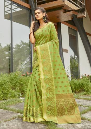Attrective This Traditional Saree Are Fine Saree Paired With Blouse.This Saree And Blouse Are Cotton Handloom Based Fabric With Heavy Wevon Designer Work. Buy This Pretty Saree Now.