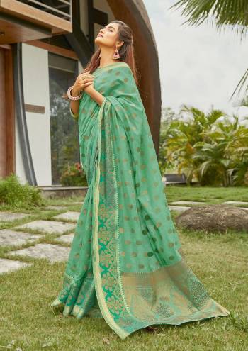 Attrective This Traditional Saree Are Fine Saree Paired With Blouse.This Saree And Blouse Are Cotton Handloom Based Fabric With Heavy Wevon Designer Work. Buy This Pretty Saree Now.
