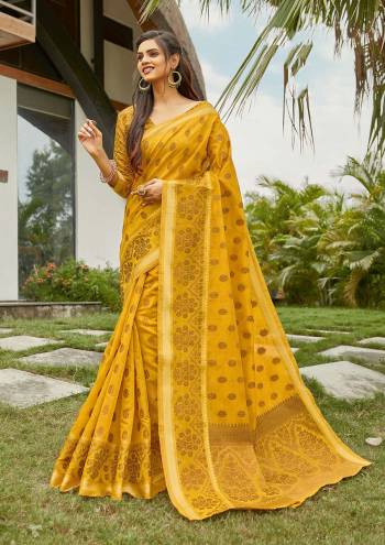 Attrective This Traditional Saree Are Fine Saree Paired With Blouse.This Saree And Blouse Are Cotton Handloom Based Fabric With Heavy Wevon Designer Work. Buy This Pretty Saree Now.