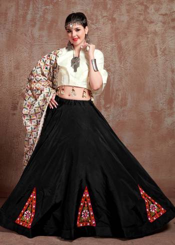 Garb This Traditinal Navratra Special Designer Lehenga Choli And Dupatta In Fine Color. Blouse Are Fabricated On Art Silk And Lahenga Are Tafeta Silk Beautified With Dupatta Are Soft Cotton Fabric With Attractive Embroidery Work. 