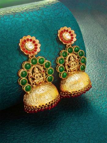 Give An Enhanced Look To Your Personality By Pairing Up This Beautiful Earring With Your Ethnic Attire. This Pretty Set Is In Gold Color Beautified With Kundan Work. Buy Now.