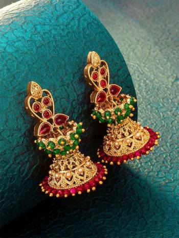 Give An Enhanced Look To Your Personality By Pairing Up This Beautiful Earring With Your Ethnic Attire. This Pretty Set Is In Gold Color Beautified With Kundan Work. Buy Now.