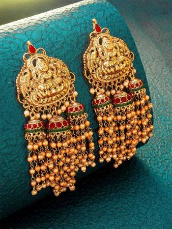 Give An Enhanced Look To Your Personality By Pairing Up This Beautiful Earring With Your Ethnic Attire. This Pretty Set Is In Gold Color Beautified With Kundan Work. Buy Now.