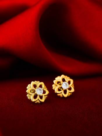 Give An Enhanced Look To Your Personality By Pairing Up This Beautiful Earring With Your Ethnic Attire. This Pretty Set Is In Gold Color Beautified With Floral Stud Work. Buy Now.