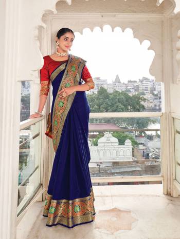 Looking This Traditional Saree Are Fine Saree Paired With Contrasted Blouse.This Saree And Blouse Are Khadi Silk Based Fabric With Heavy Wevon Designer Work. Buy This Pretty Saree Now.