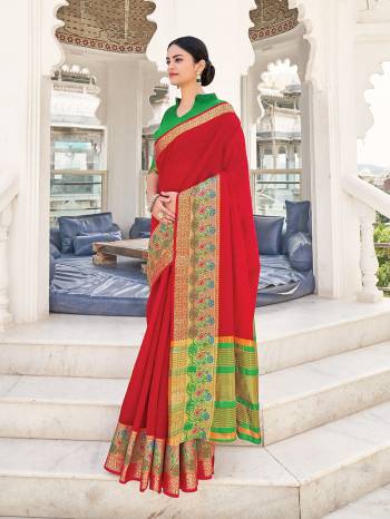 Looking This Traditional Saree Are Fine Saree Paired With Contrasted Blouse.This Saree And Blouse Are Khadi Silk Based Fabric With Heavy Wevon Designer Work. Buy This Pretty Saree Now.