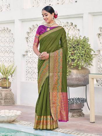 Looking This Traditional Saree Are Fine Saree Paired With Contrasted Blouse.This Saree And Blouse Are Khadi Silk Based Fabric With Heavy Wevon Designer Work. Buy This Pretty Saree Now.