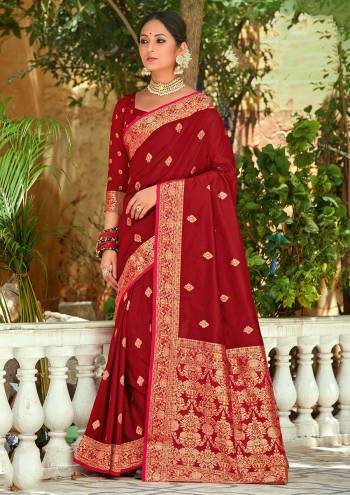 Looking This Traditional Saree Are Fine Saree Paired With Blouse.This Saree And Blouse Are Silk Based Fabric With Heavy Wevon Designer Work. Buy This Pretty Saree Now.