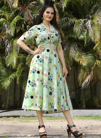 Garb This Readymade Long Kurti In Fine Color Fabricated On Georgette Beautified With Designer Digital Printed. It Is Light In Weight And Easy To Carry All Day Long. 