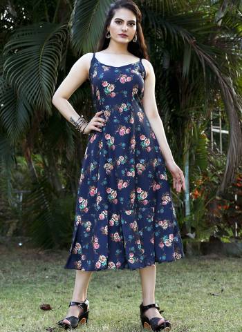 Garb This Readymade Long Kurti In Fine Color Fabricated On Georgette Beautified With Designer Digital Printed. It Is Light In Weight And Easy To Carry All Day Long. 