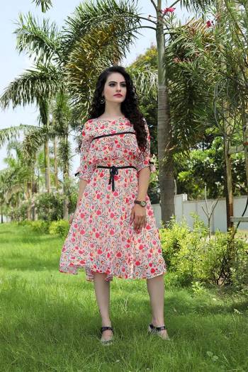 Looking Attrective This Readymade Long Kurti In Fine Color Fabricated On Georgette Beautified With Designer Digital Printed. It Is Light In Weight And Easy To Carry All Day Long. 