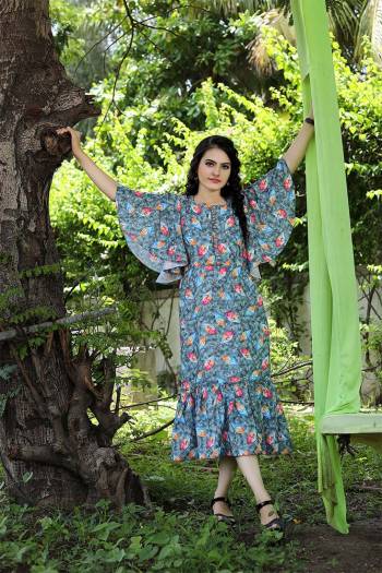 Looking Attrective This Readymade Long Kurti In Fine Color Fabricated On Georgette Beautified With Designer Digital Printed. It Is Light In Weight And Easy To Carry All Day Long. 