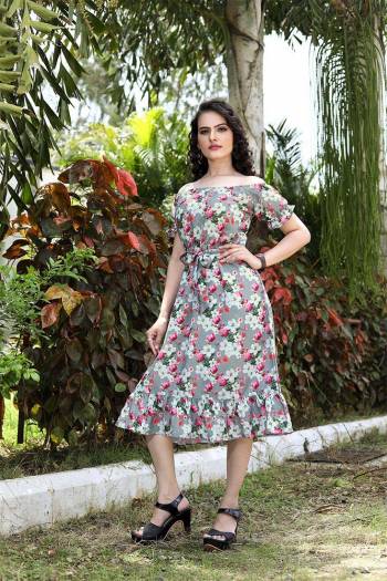 Looking Attrective This Readymade Long Kurti In Fine Color Fabricated On Georgette Beautified With Designer Digital Printed. It Is Light In Weight And Easy To Carry All Day Long. 