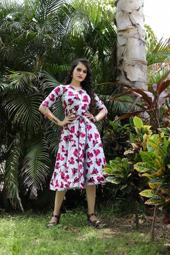 Looking Attrective This Readymade Long Kurti In Fine Color Fabricated On Georgette Beautified With Designer Digital Printed. It Is Light In Weight And Easy To Carry All Day Long. 