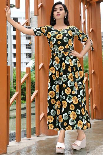 Garb This Readymade Long Kurti In Fine Color Fabricated On Polyster Beautified With Designer Digital Printed. It Is Light In Weight And Easy To Carry All Day Long. 