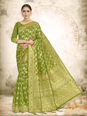 Looking This Traditional Saree Are Fine Saree Paired With Blouse.This Saree And Blouse Are Art Silk Based Fabric With Heavy Wevon Designer Work. Buy This Pretty Saree Now.