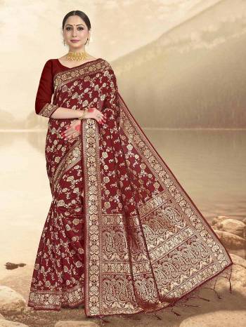 Attrective Looking This Traditional Saree Are Fine Saree Paired With Blouse.This Saree And Blouse Are Art Silk Based Fabric With Heavy Wevon Designer Work. Buy This Pretty Saree Now.