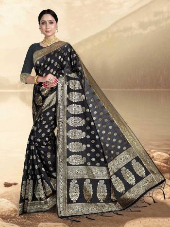 Attrective Looking This Traditional Saree Are Fine Saree Paired With Blouse.This Saree And Blouse Are Art Silk Based Fabric With Heavy Wevon Designer Work. Buy This Pretty Saree Now.