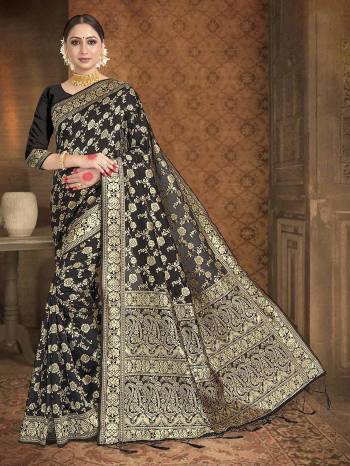 Attrective Looking This Traditional Saree Are Fine Saree Paired With Blouse.This Saree And Blouse Are Art Silk Based Fabric With Heavy Wevon Designer Work. Buy This Pretty Saree Now.