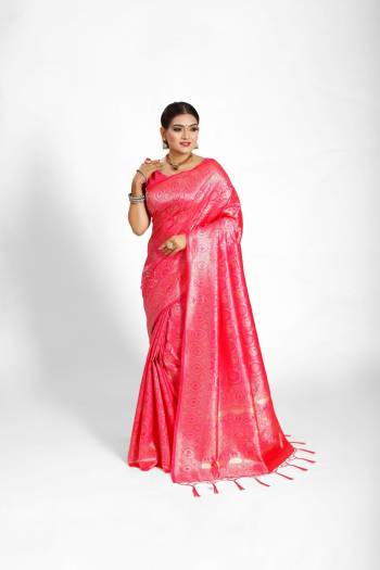 Garb This Partywear Saree Are Fine Saree Paired With Blouse.This Saree And Blouse Are Tanchoi Silk Based Fabric With Heavy Jacquard Designer Work. Buy This Pretty Saree Now.