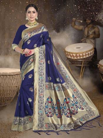 Gard This Traditional Fastival Saree Are Fine Saree Paired With Blouse.This Saree And Blouse Are Art Silk Fabric With Weaving Designer Work. Buy This Pretty Saree Now.