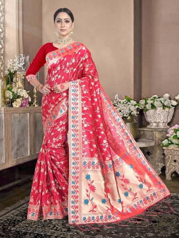 Gard This Traditional Fastival Saree Are Fine Saree Paired With Blouse.This Saree And Blouse Are Art Silk Fabric With Weaving Designer Work. Buy This Pretty Saree Now.