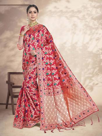 Attrective Looking This Traditional Saree Are Fine Saree Paired With Blouse.This Saree And Blouse Are Art Silk Based Fabric With Heavy Wevon Designer Work. Buy This Pretty Saree Now.