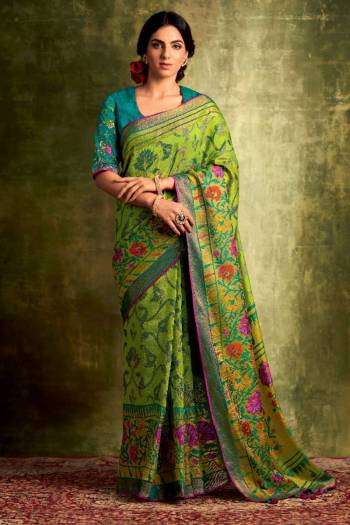 Garb This Saree Are Fine Saree Paired With Contrasted Blouse.This Saree And Blouse Are Chanderi Silk Based Fabric With Designer Digital Printed. Buy This Pretty Saree Now.