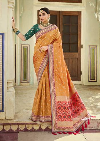 Attrective Looking This Traditional Partywear Saree Are Fine Saree Paired With Contrasted Blouse.This Saree And Blouse Are Banarasi Silk Fabric With Heavy Weaving Designer And Blouse Are Embroidery Work. Buy This Pretty Saree Now.