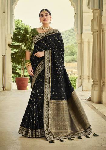 Attrective Looking This Traditional Partywear Saree Are Fine Saree Paired With Contrasted Blouse.This Saree And Blouse Are Banarasi Silk Fabric With Heavy Weaving Designer And Blouse Are Embroidery Work. Buy This Pretty Saree Now.