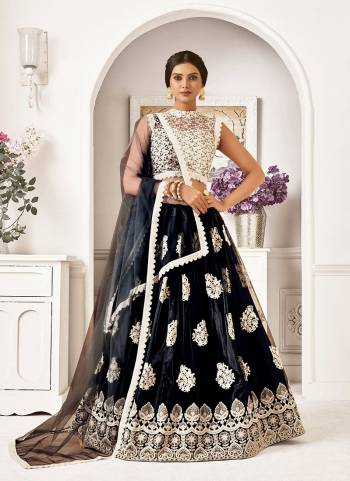 Garb This Partywear Heavy Designer Lehenga Choli And Dupatta In Fine Color Fabricated On Blouse Mono Net And Lahenga And Dupatta Are Mono Net Beautified With Heavy Attractive Work. 