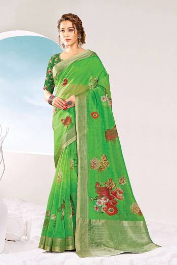 Attrective This Traditional Saree Are Fine Saree Paired With Blouse.This Saree And Blouse Are Organza Based Fabric With Wevon Designer With Digital Printed. Buy This Pretty Saree Now.