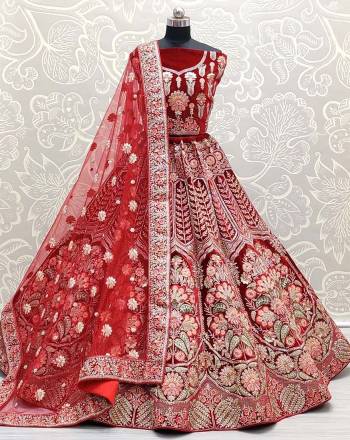 Look Attrective This Bridel Wedding Partywear Heavy Designer Lehenga Choli And Dupatta In Fine Color Fabricated On Velvet Beautified With Heavy Attractive Dori,Thread,Jari Embroidery With Zarkan Hand Work. 