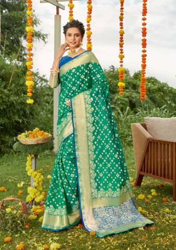 Attrective This Traditional Saree Are Fine Saree Paired With Blouse.This Saree And Blouse Are Silk Based Fabric With Heavy Wevon Designer Rich Pallu Work. Buy This Pretty Saree Now.