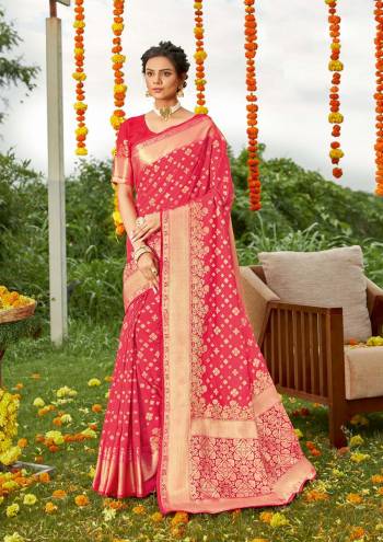 Attrective This Traditional Saree Are Fine Saree Paired With Blouse.This Saree And Blouse Are Silk Based Fabric With Heavy Wevon Designer Rich Pallu Work. Buy This Pretty Saree Now.