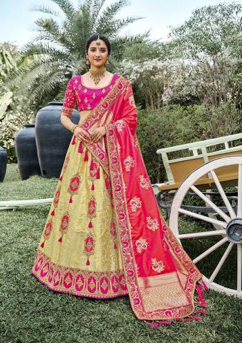 Look Attrective This Wedding Partywear Heavy Designer Lehenga Choli And Dupatta In Fine Color Fabricated On Silk Beautified With Heavy Attractive Wevon Designer,Embroidery,Stone Hand Work. 