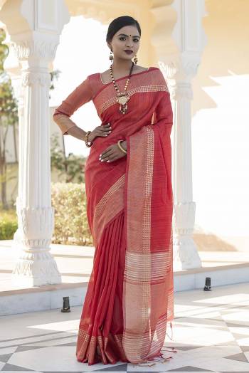  Attrective Look This Fastival Saree Are Fine Saree Paired With Blouse.This Saree And Blouse Are Tassar Silk Based Fabric With Designer Wevon Jari Pallu Border. Buy This Pretty Saree Now.