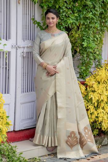 Attrective This Fastival Saree Are Fine Saree Paired With Blouse.This Saree And Blouse Are Linen Based Fabric With Heavy Wevon Designer Pallu And Butti Work. Buy This Pretty Saree Now.