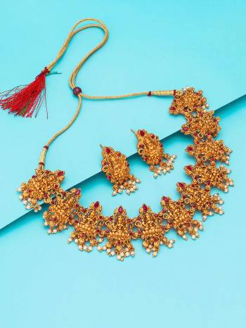 Attrective Look To Your Personality By Pairing Up This Beautiful Necklace Set With Your Ethnic Attire. This Pretty Set Is In Gold Color Beautified With Temple Work. Buy Now.