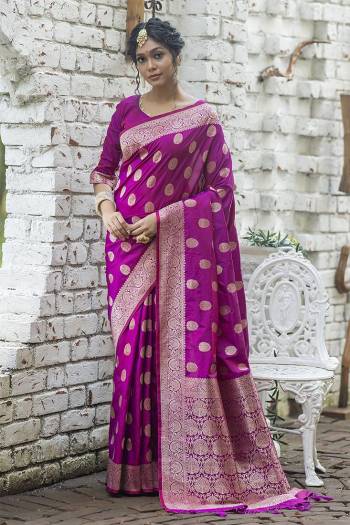 Attrective This Fastival Saree Are Fine Saree Paired With Blouse.This Saree And Blouse Are Banarasi Silk Based Fabric With Heavy Wevon Designer Pallu And Butti Work. Buy This Pretty Saree Now.