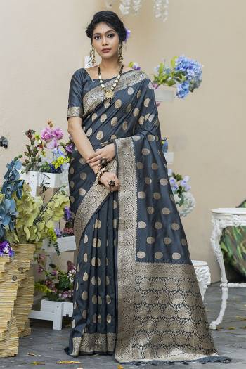 Attrective This Fastival Saree Are Fine Saree Paired With Blouse.This Saree And Blouse Are Banarasi Silk Based Fabric With Heavy Wevon Designer Pallu And Butti Work. Buy This Pretty Saree Now.