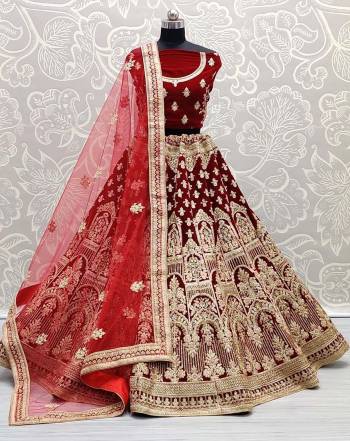 Stylist This Wedding Partywear Heavy Designer Lehenga Choli And Dupatta In Fine Color Fabricated On Velvet Beautified With Heavy Attractive Designer Embroidery And Zarkan Diamond Work. 