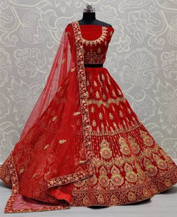 Garb This Wedding Partywear Heavy Designer Lehenga Choli And Dupatta In Fine Color Fabricated On Velvet Beautified With Heavy Attractive Designer Embroidery And Zarkan Diamond Work. 