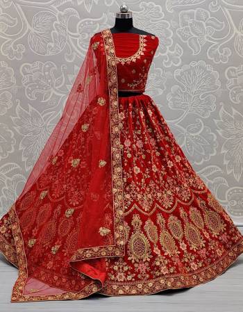 Garb This Wedding Partywear Heavy Designer Lehenga Choli And Dupatta In Fine Color Fabricated On Velvet Beautified With Heavy Attractive Designer Embroidery And Zarkan Diamond Work. 